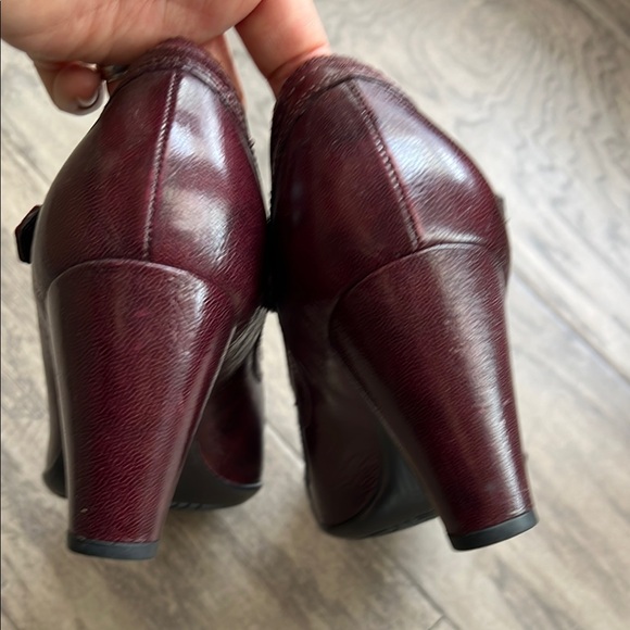 Clarks Burgundy Swirl Crossover Chunky High Heels Elegant and Versatile Sz 9.5 - Picture 4 of 13
